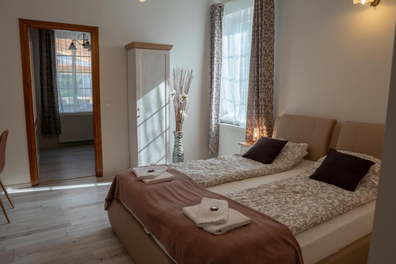 F57 - Franko Csaladi Panzio Bed & Breakfast Balatonlelle Eksteriør bilde