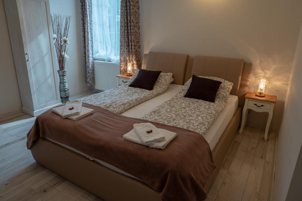 F57 - Franko Csaladi Panzio Bed & Breakfast Balatonlelle Eksteriør bilde