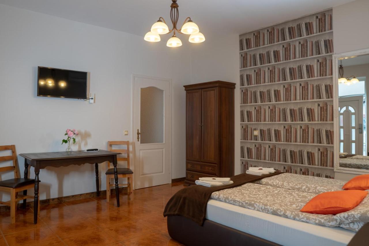 F57 - Franko Csaladi Panzio Bed & Breakfast Balatonlelle Eksteriør bilde