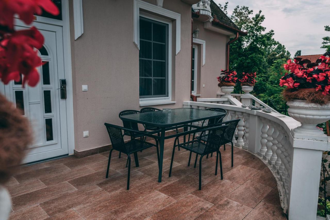 F57 - Franko Csaladi Panzio Bed & Breakfast Balatonlelle Eksteriør bilde