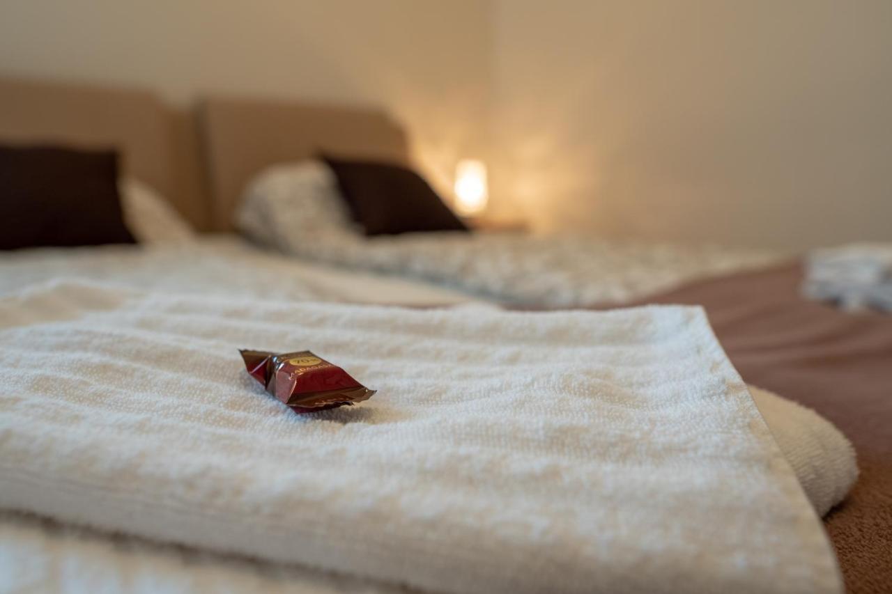 F57 - Franko Csaladi Panzio Bed & Breakfast Balatonlelle Eksteriør bilde