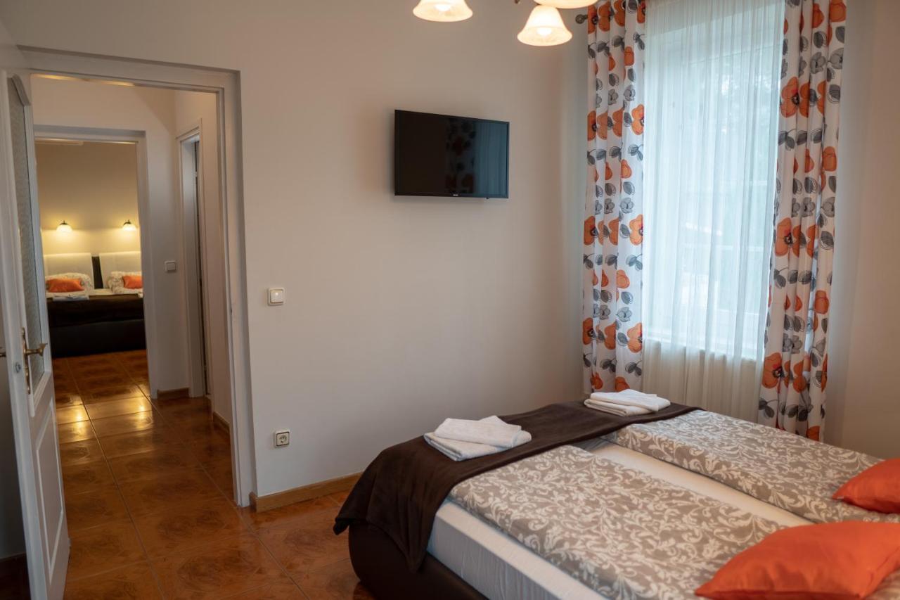 F57 - Franko Csaladi Panzio Bed & Breakfast Balatonlelle Eksteriør bilde