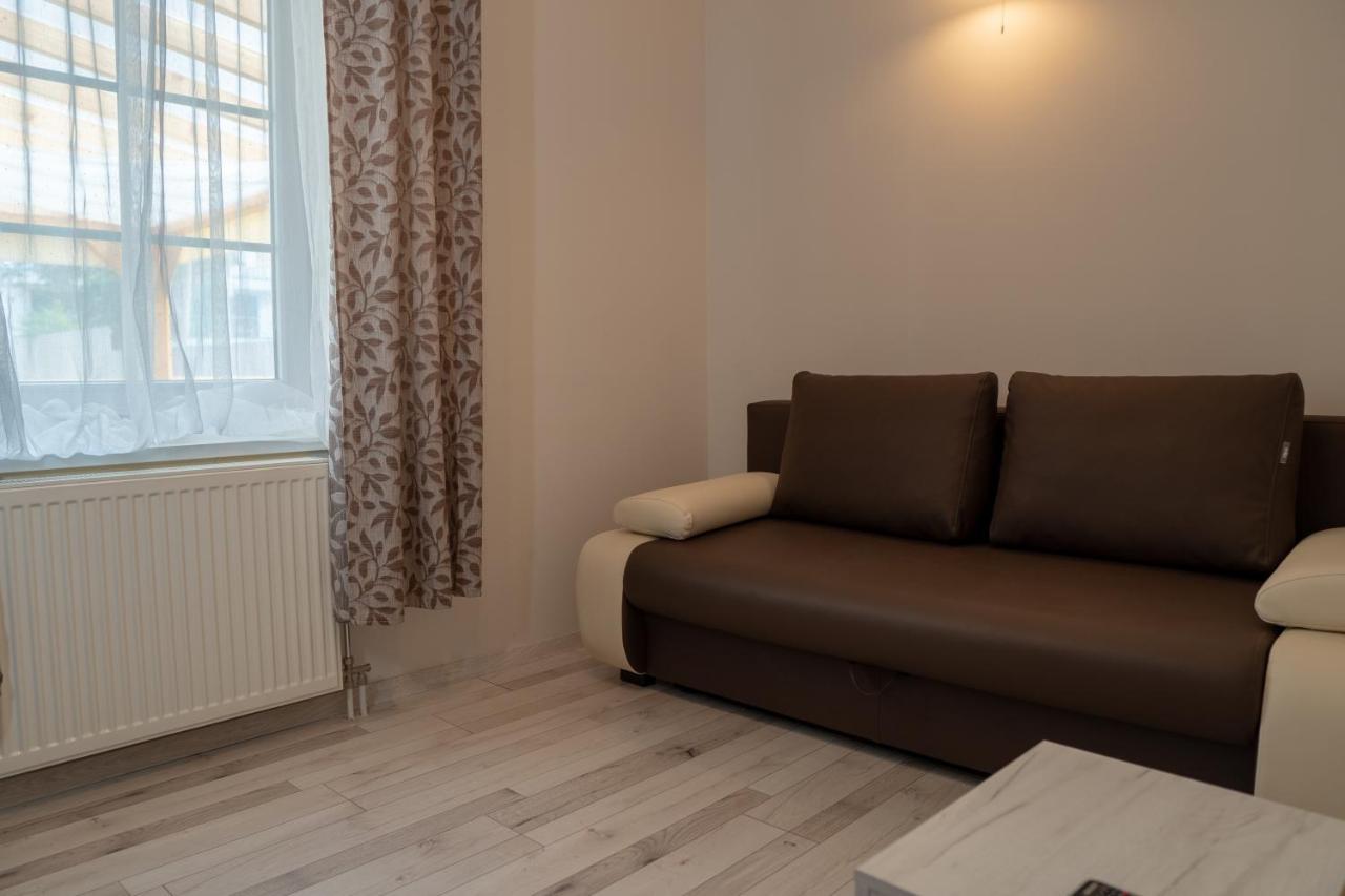 F57 - Franko Csaladi Panzio Bed & Breakfast Balatonlelle Eksteriør bilde