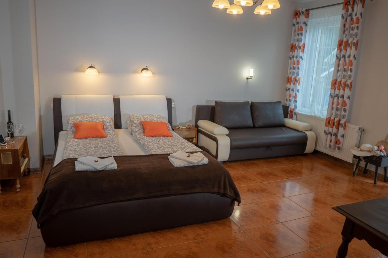 F57 - Franko Csaladi Panzio Bed & Breakfast Balatonlelle Eksteriør bilde