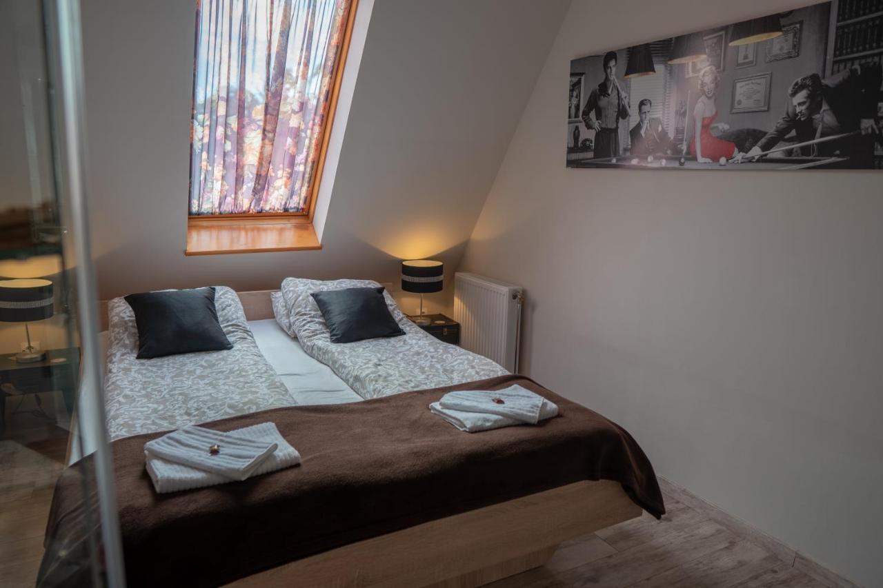 F57 - Franko Csaladi Panzio Bed & Breakfast Balatonlelle Eksteriør bilde