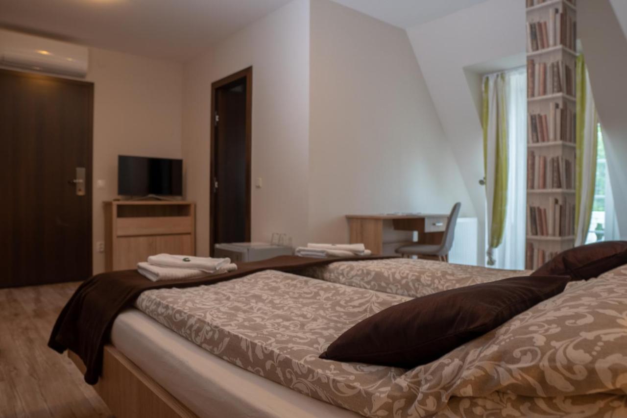 F57 - Franko Csaladi Panzio Bed & Breakfast Balatonlelle Eksteriør bilde