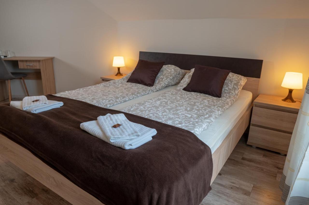 F57 - Franko Csaladi Panzio Bed & Breakfast Balatonlelle Eksteriør bilde