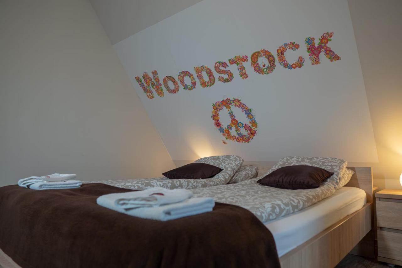 F57 - Franko Csaladi Panzio Bed & Breakfast Balatonlelle Eksteriør bilde