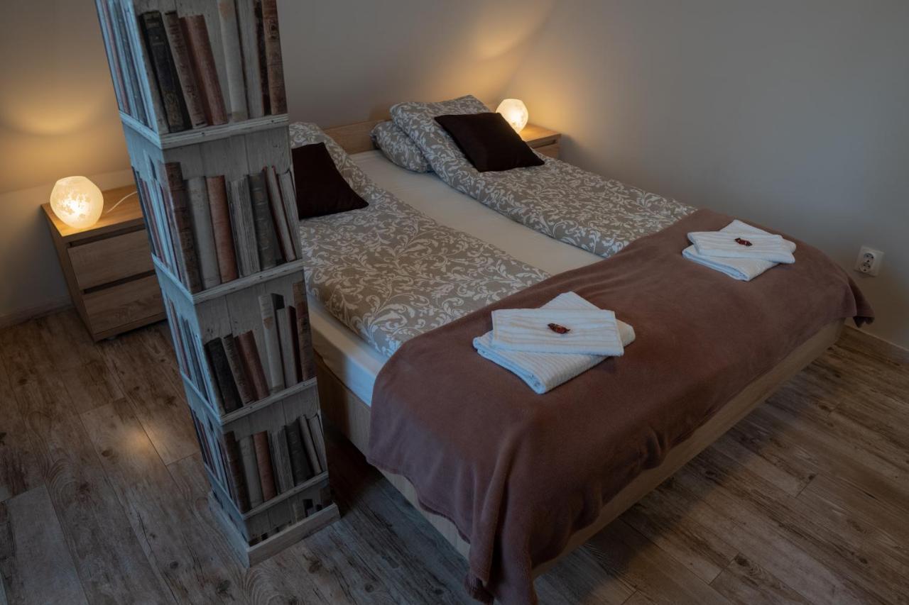 F57 - Franko Csaladi Panzio Bed & Breakfast Balatonlelle Eksteriør bilde