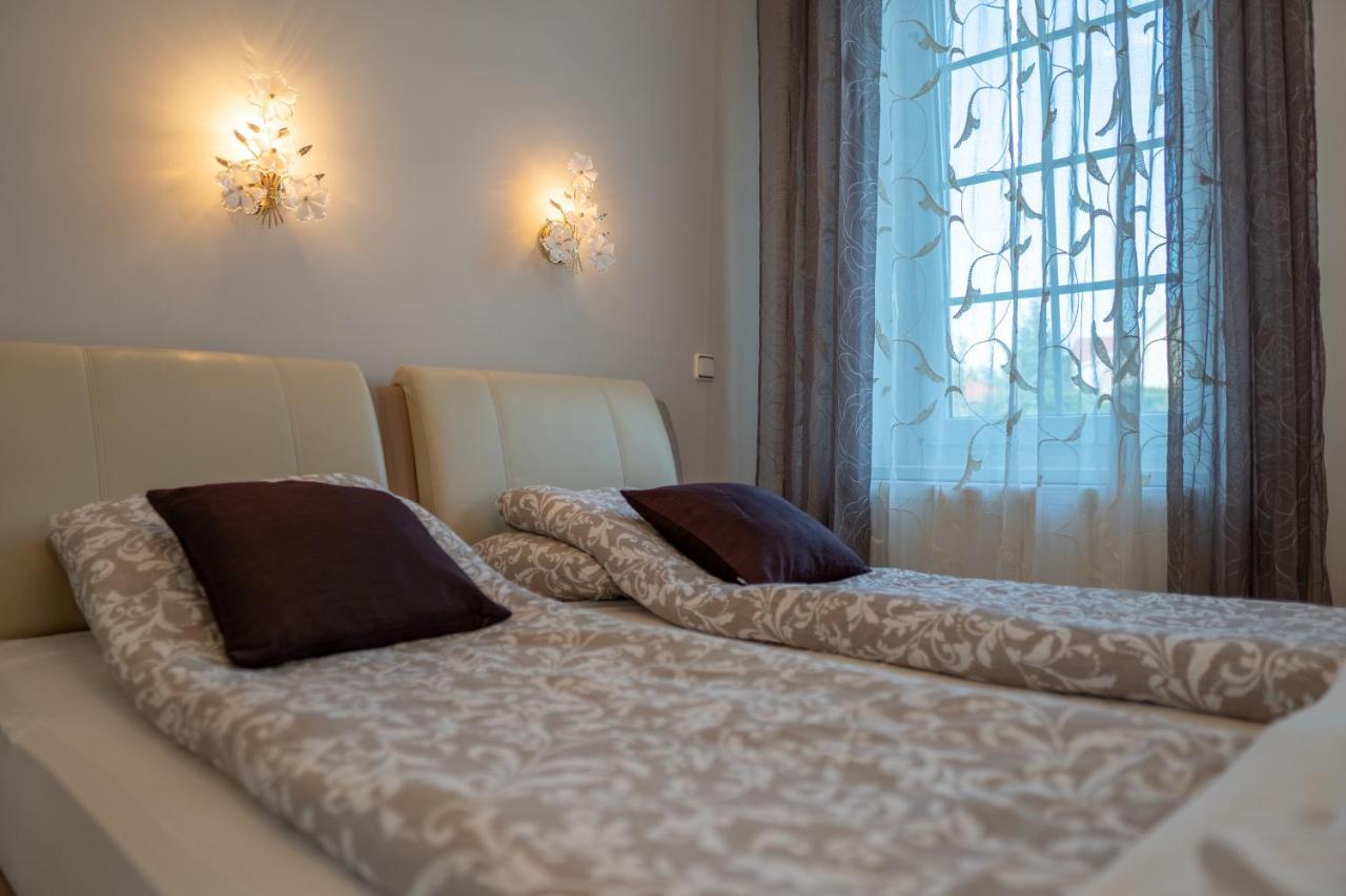 F57 - Franko Csaladi Panzio Bed & Breakfast Balatonlelle Eksteriør bilde