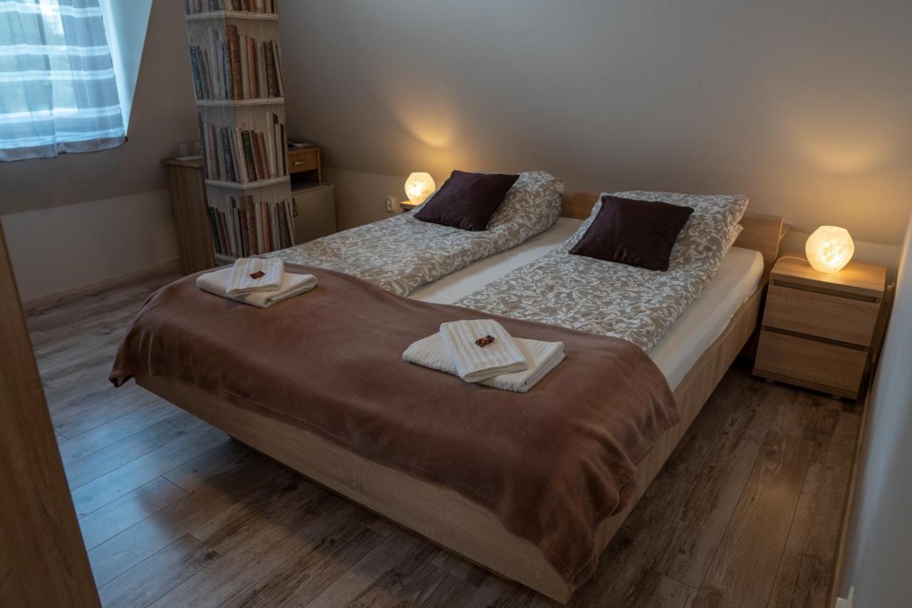 F57 - Franko Csaladi Panzio Bed & Breakfast Balatonlelle Eksteriør bilde