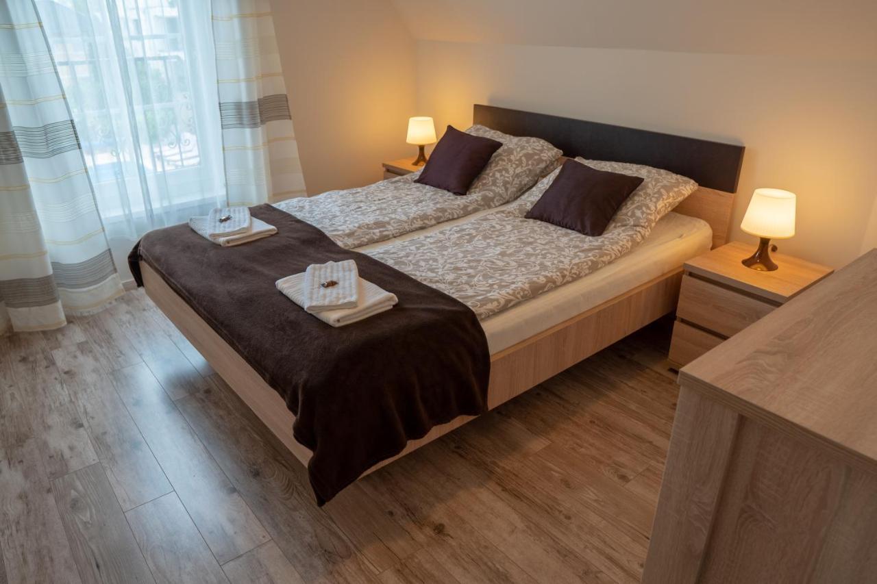 F57 - Franko Csaladi Panzio Bed & Breakfast Balatonlelle Eksteriør bilde