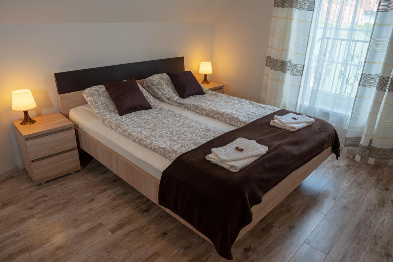 F57 - Franko Csaladi Panzio Bed & Breakfast Balatonlelle Eksteriør bilde
