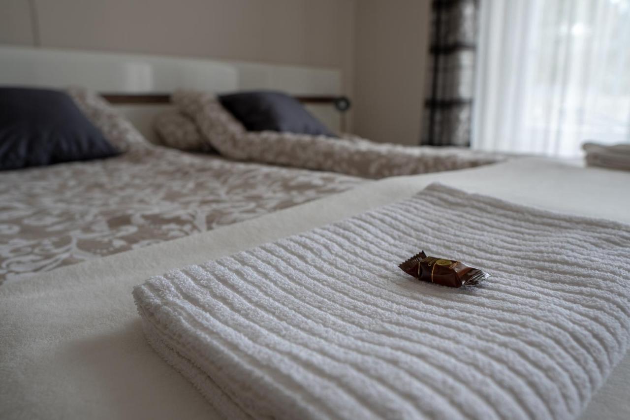 F57 - Franko Csaladi Panzio Bed & Breakfast Balatonlelle Eksteriør bilde