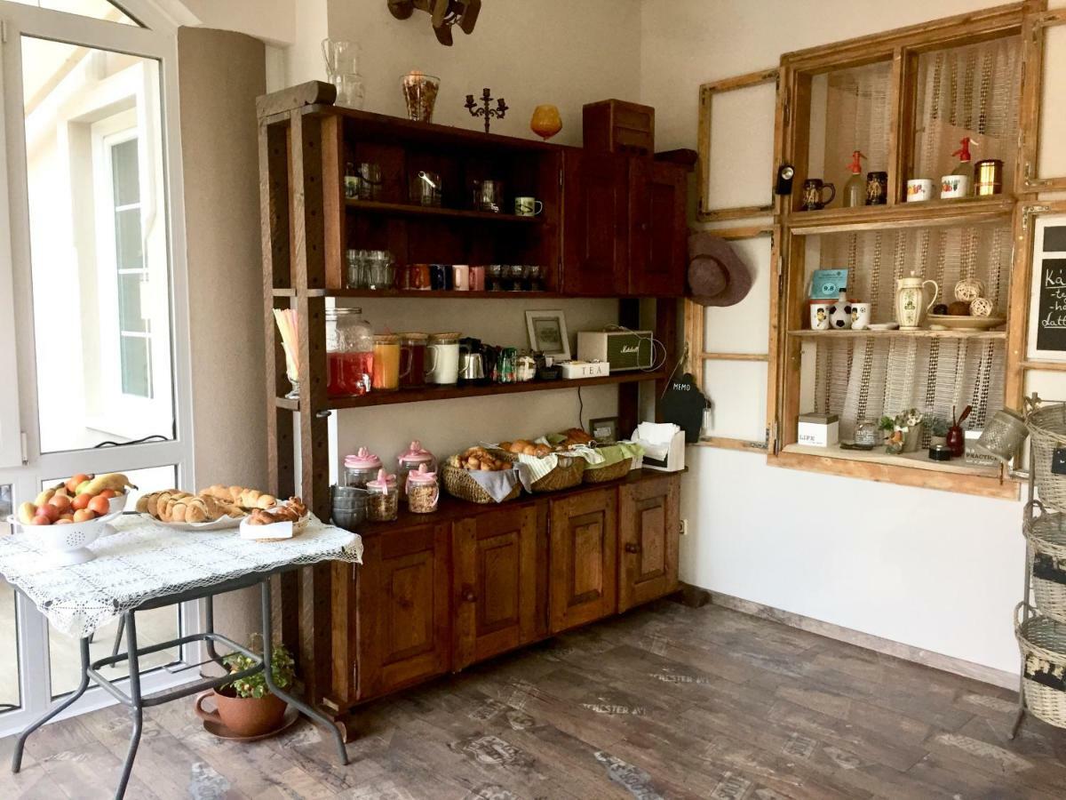 F57 - Franko Csaladi Panzio Bed & Breakfast Balatonlelle Eksteriør bilde