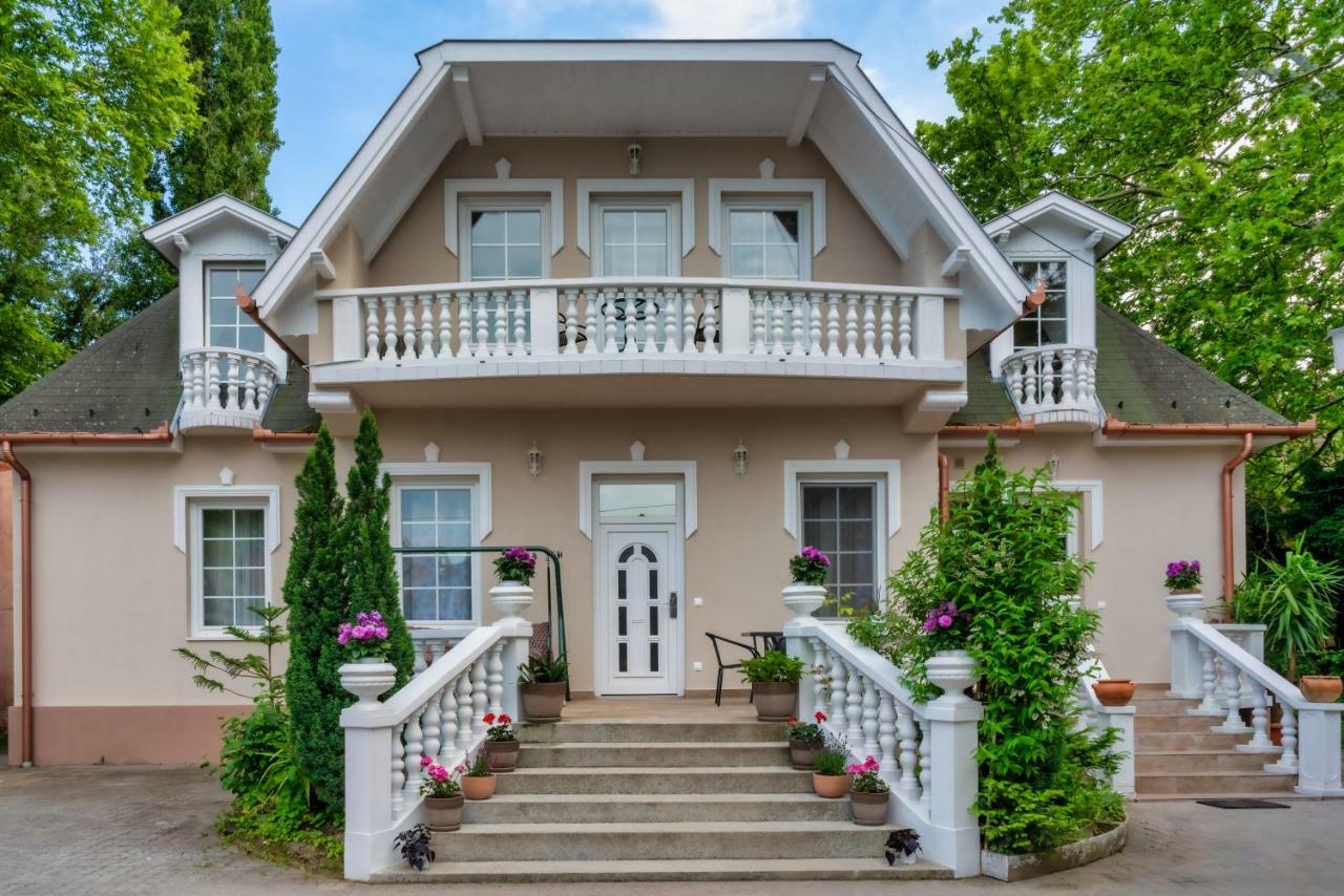 F57 - Franko Csaladi Panzio Bed & Breakfast Balatonlelle Eksteriør bilde