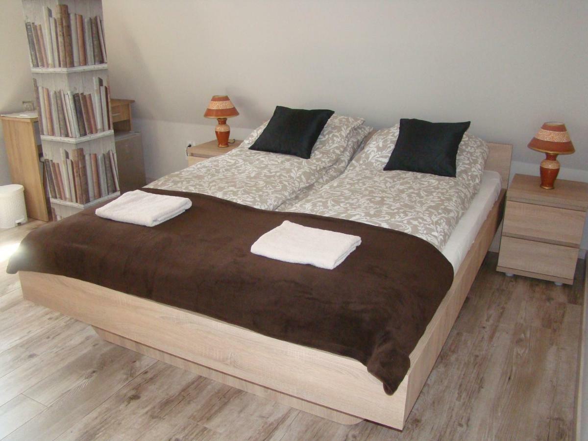 F57 - Franko Csaladi Panzio Bed & Breakfast Balatonlelle Eksteriør bilde